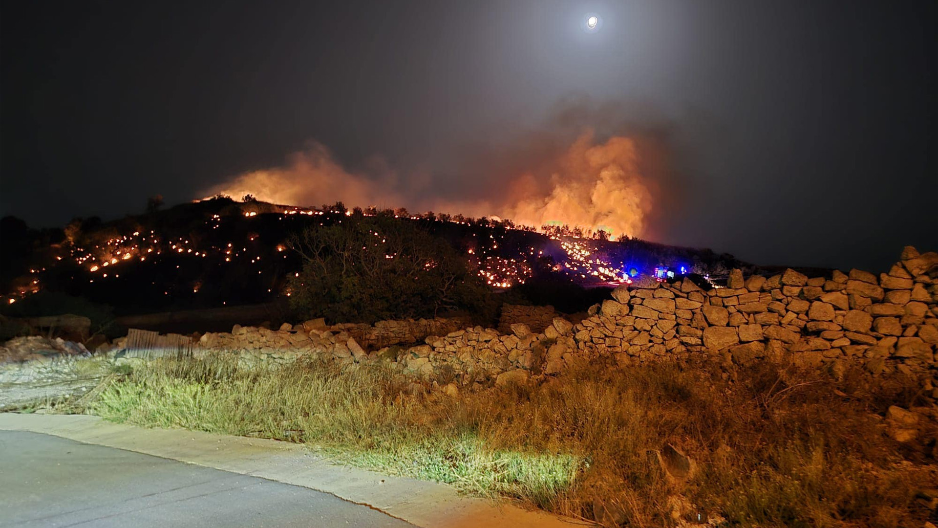 Malta Civil Protection Controls Fire at Wied Fulija, Zurrieq