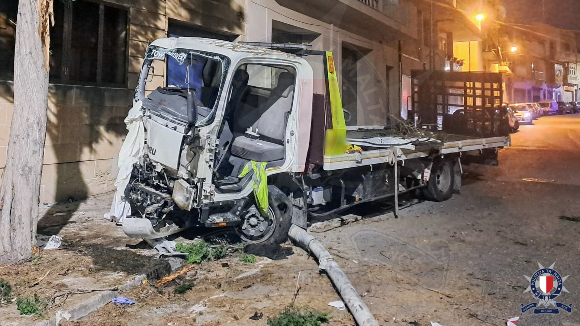 Truck Crashes Into Tree & Residence in Raħal Ġdid